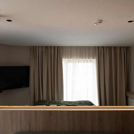 Hotel Gracian スレムスカ・ミトロヴィツァ エクステリア 写真