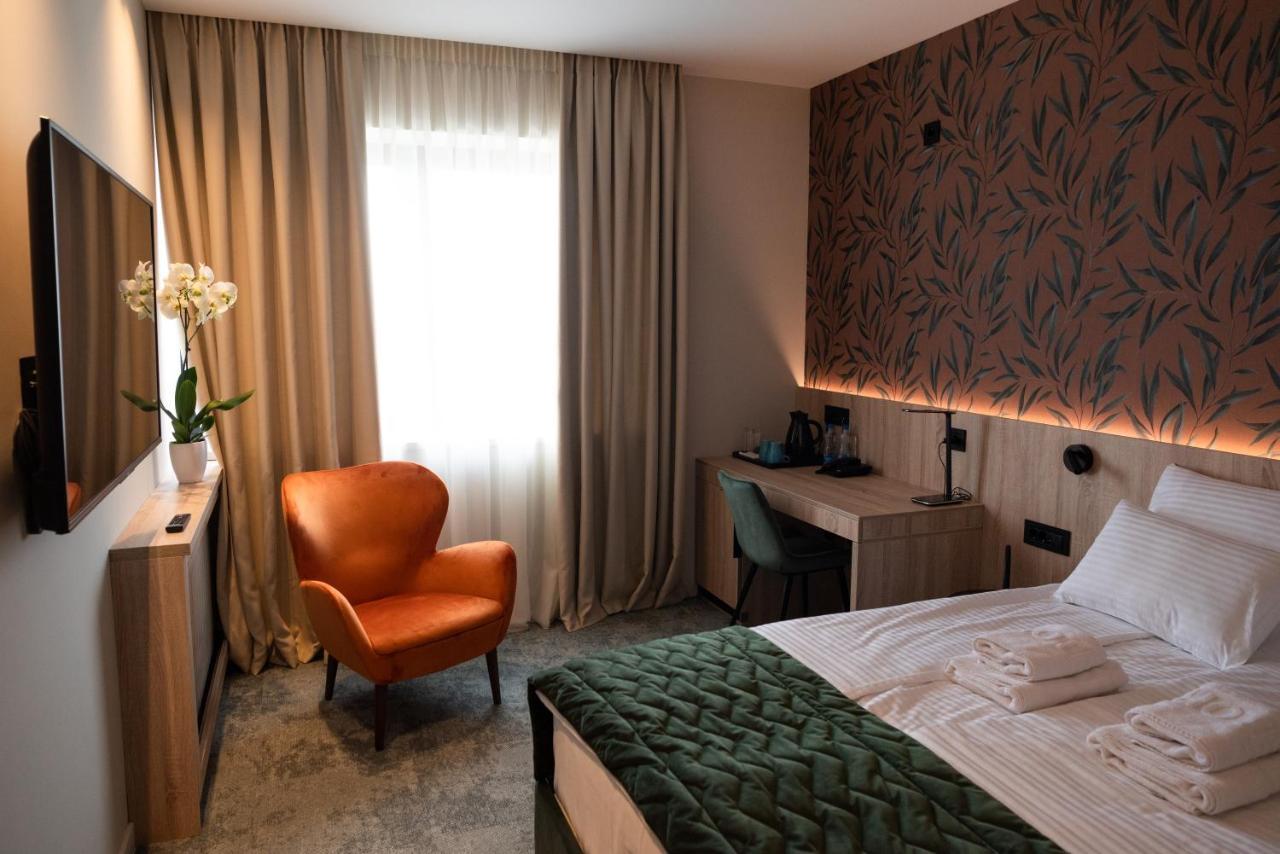 Hotel Gracian スレムスカ・ミトロヴィツァ エクステリア 写真