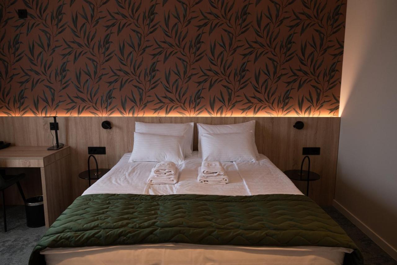 Hotel Gracian スレムスカ・ミトロヴィツァ エクステリア 写真