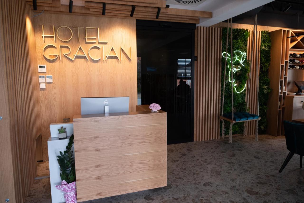 Hotel Gracian スレムスカ・ミトロヴィツァ エクステリア 写真