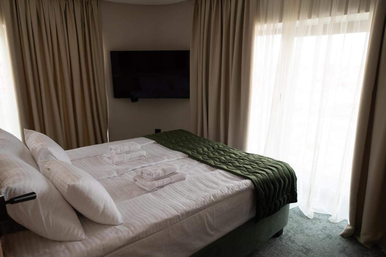 Hotel Gracian スレムスカ・ミトロヴィツァ エクステリア 写真