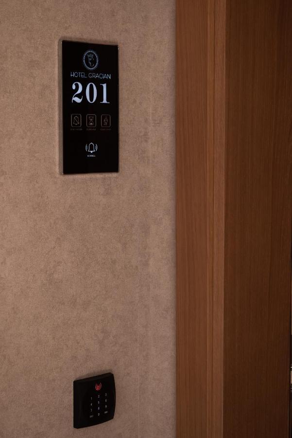 Hotel Gracian スレムスカ・ミトロヴィツァ エクステリア 写真